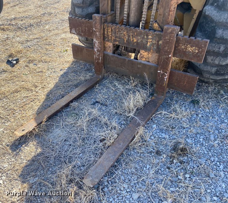 image for item DL1413 Case 585  forklift