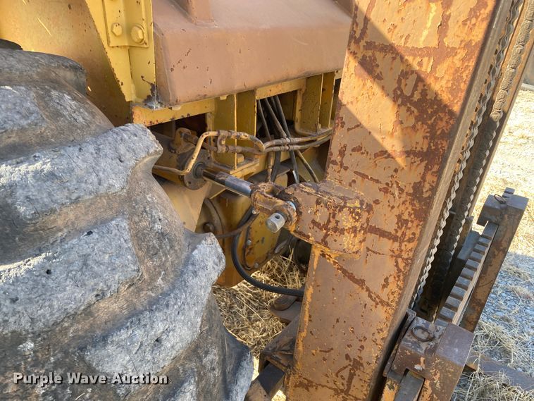 image for item DL1413 Case 585  forklift