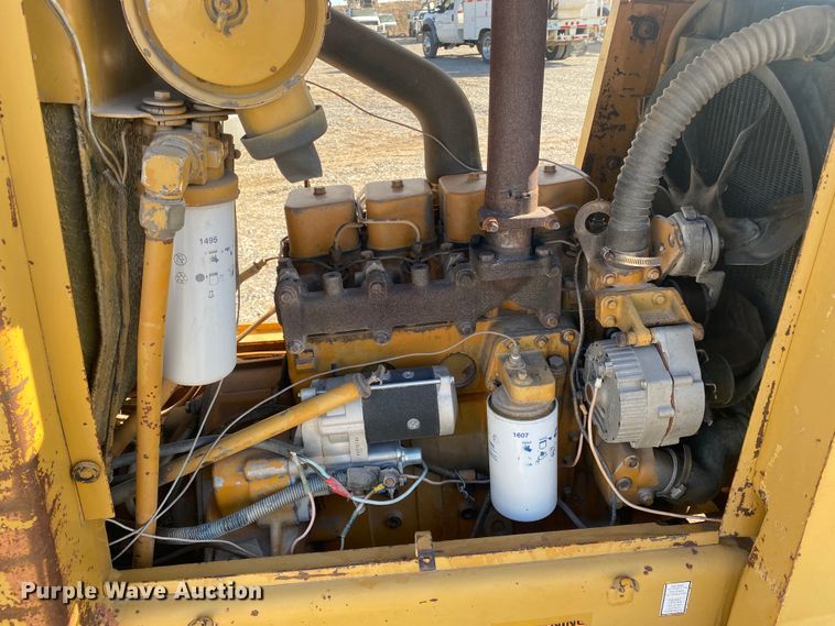 image for item DL1413 Case 585  forklift