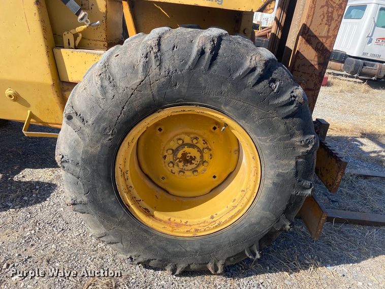 image for item DL1413 Case 585  forklift