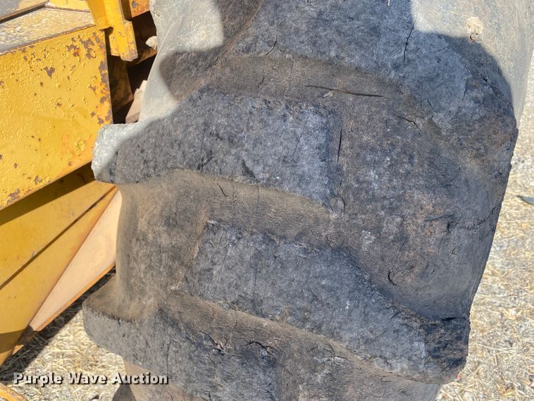 image for item DL1413 Case 585  forklift