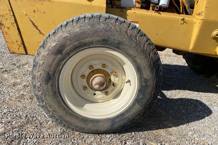 image for item DL1413 Case 585  forklift