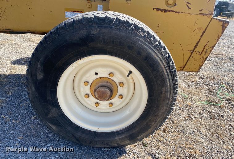 image for item DL1413 Case 585  forklift