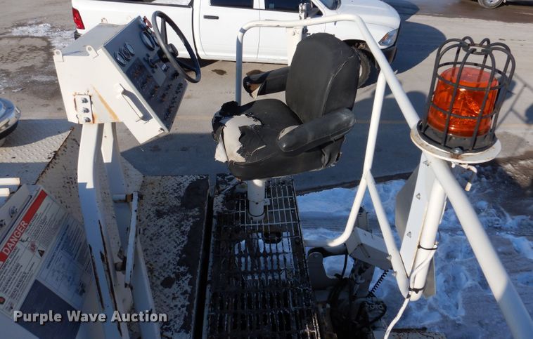 image for item DL5917 Cedarapids Grayhound CR462R  paver