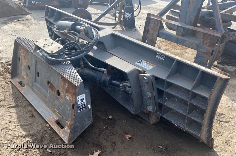 image for item DL6876 Grouser 1300 8'W skid steer blade