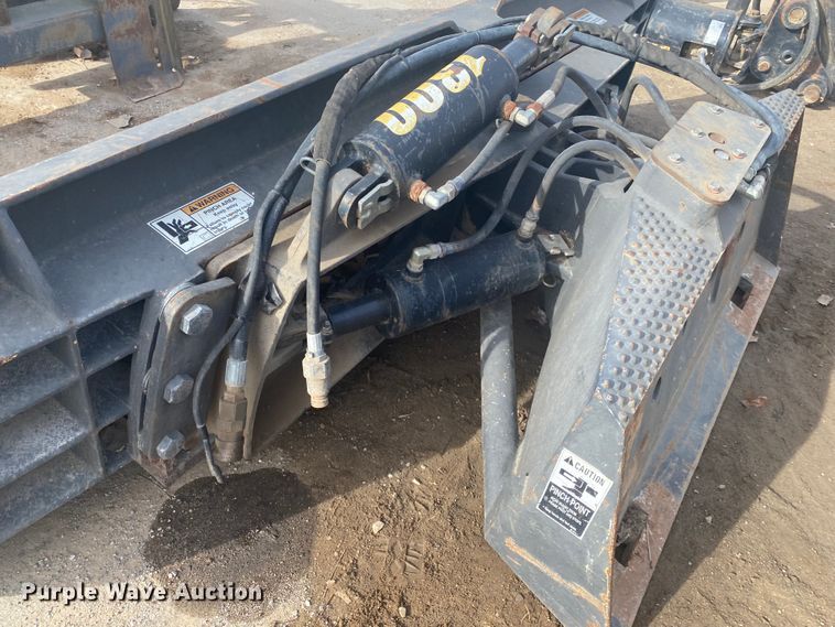 image for item DL6876 Grouser 1300 8'W skid steer blade