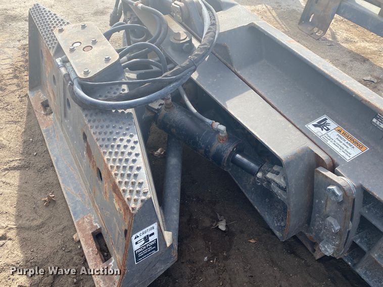 image for item DL6876 Grouser 1300 8'W skid steer blade