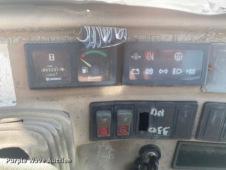 image for item DL6877 1999 Manitou MVT1340L  telehandler