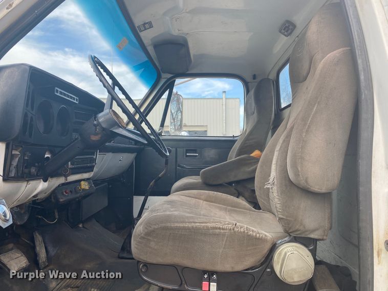 image for item DL6878 1990 Chevrolet C7500  utility / service truck