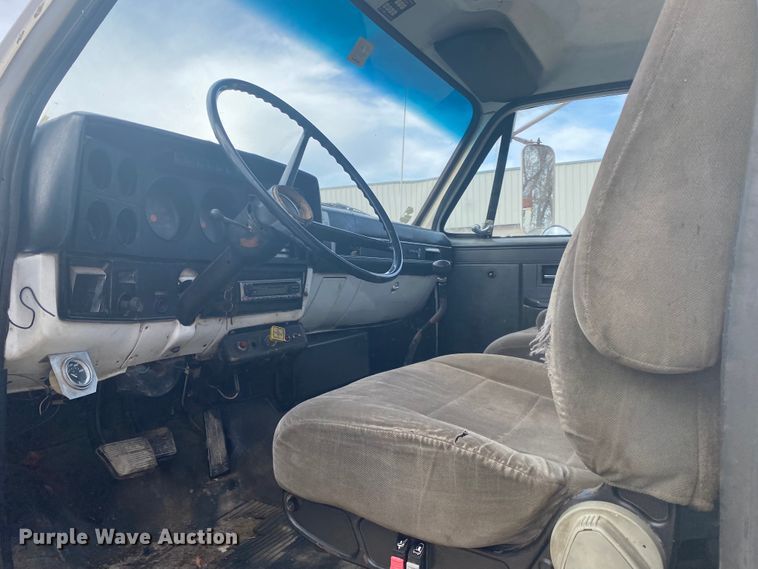 image for item DL6878 1990 Chevrolet C7500  utility / service truck