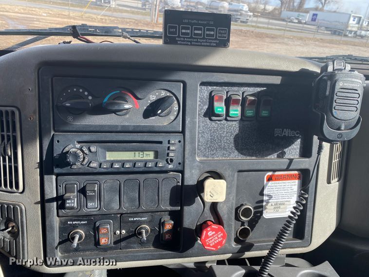 image for item DL6880 2012 International 4300  bucket truck