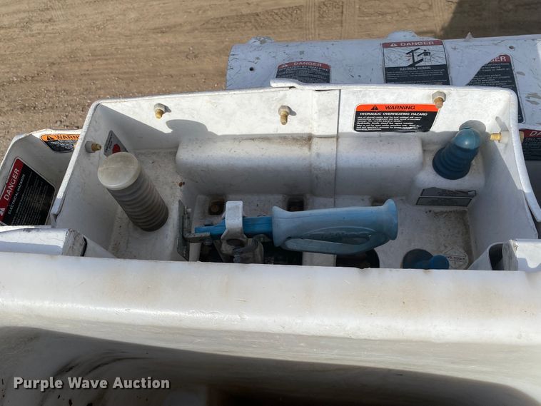 image for item DL6880 2012 International 4300  bucket truck