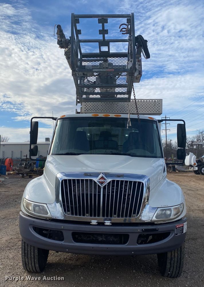 image for item DL6883 2011 International 4300  bucket truck