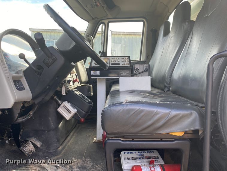 image for item DL6883 2011 International 4300  bucket truck