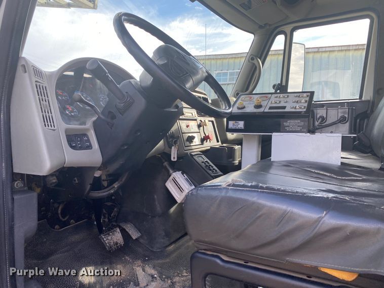 image for item DL6883 2011 International 4300  bucket truck