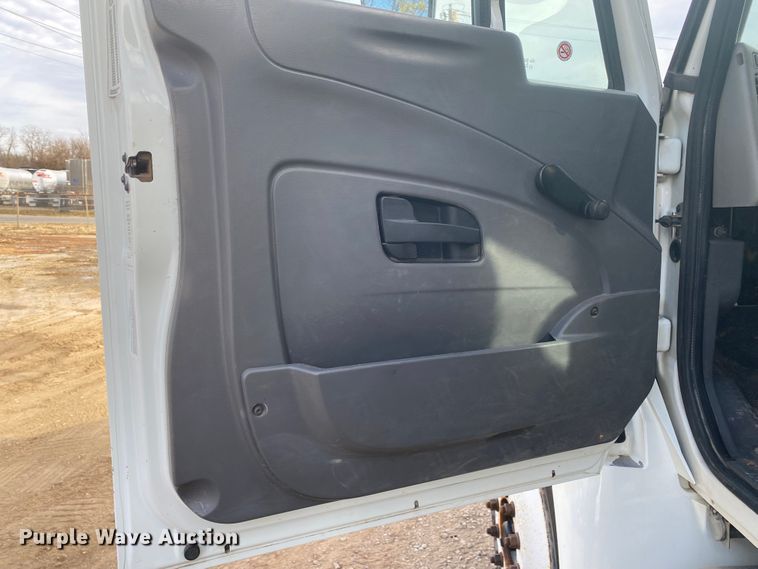 image for item DL6883 2011 International 4300  bucket truck