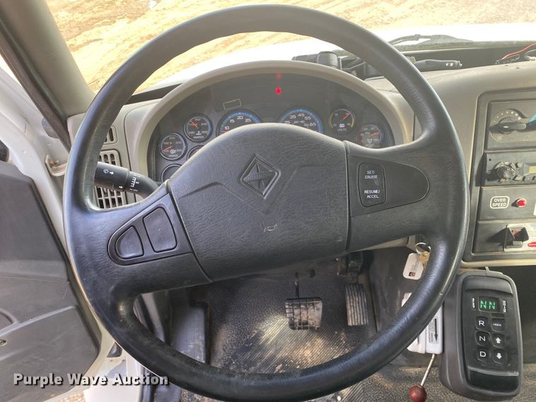 image for item DL6883 2011 International 4300  bucket truck