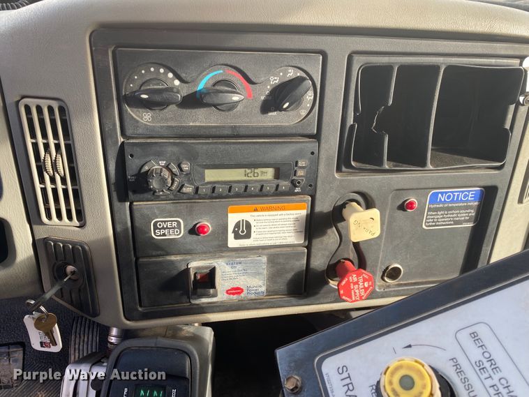 image for item DL6883 2011 International 4300  bucket truck