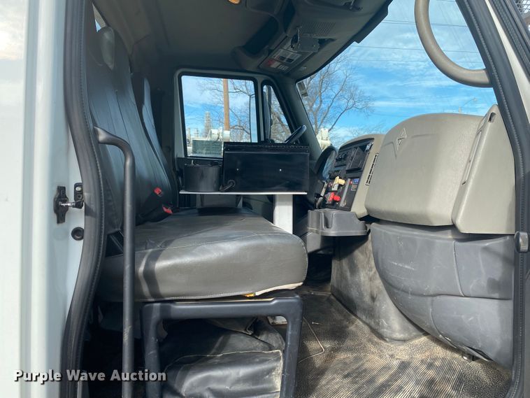 image for item DL6883 2011 International 4300  bucket truck