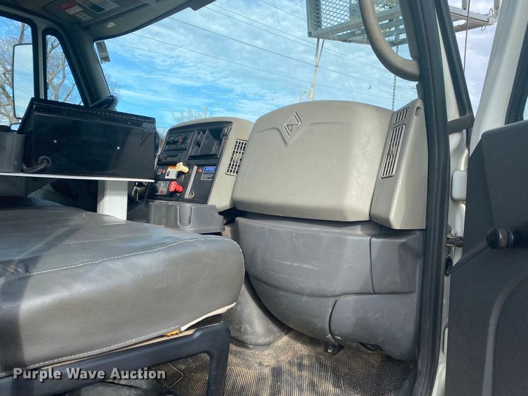 image for item DL6883 2011 International 4300  bucket truck