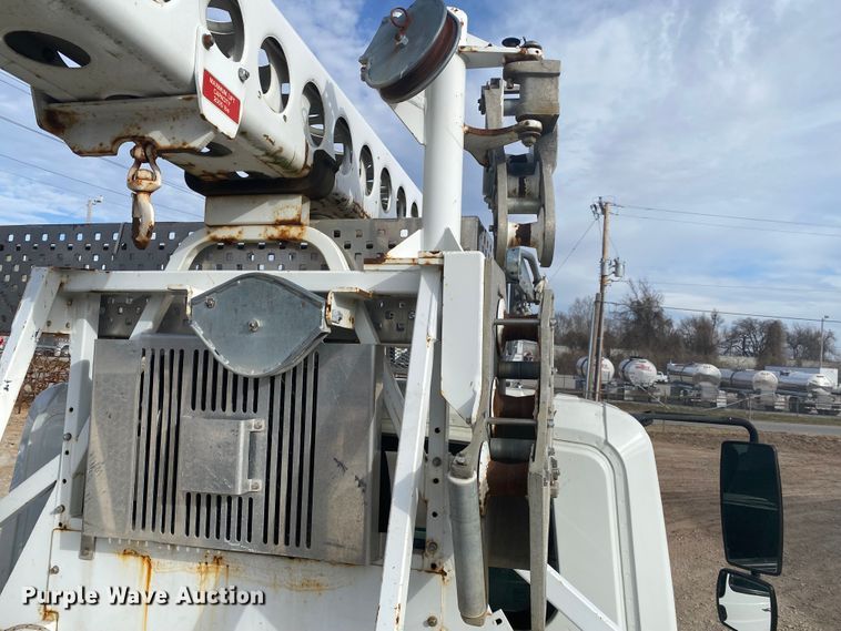 image for item DL6883 2011 International 4300  bucket truck