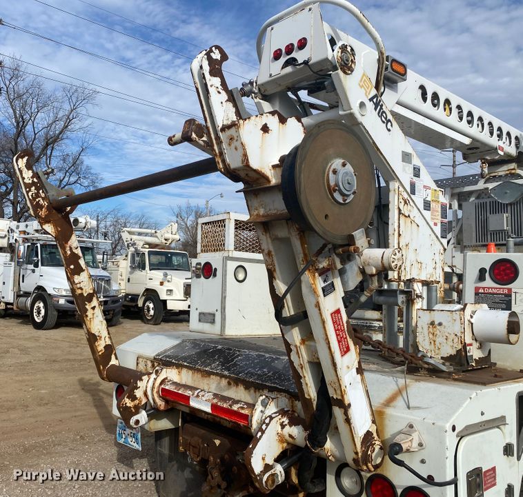 image for item DL6883 2011 International 4300  bucket truck
