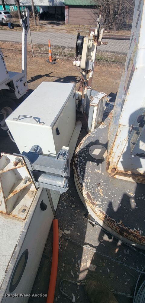 image for item DL6883 2011 International 4300  bucket truck