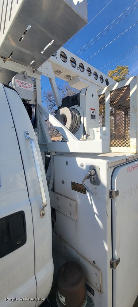 image for item DL6883 2011 International 4300  bucket truck