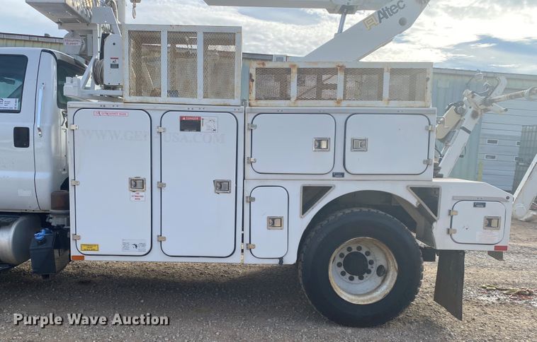 image for item DL6884 2013 Ford F750 Super Duty XL  bucket truck