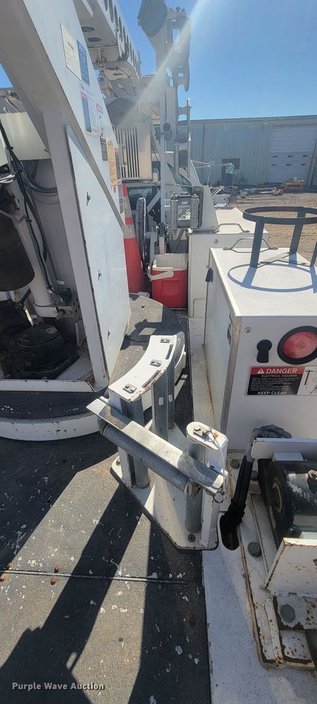 image for item DL6884 2013 Ford F750 Super Duty XL  bucket truck