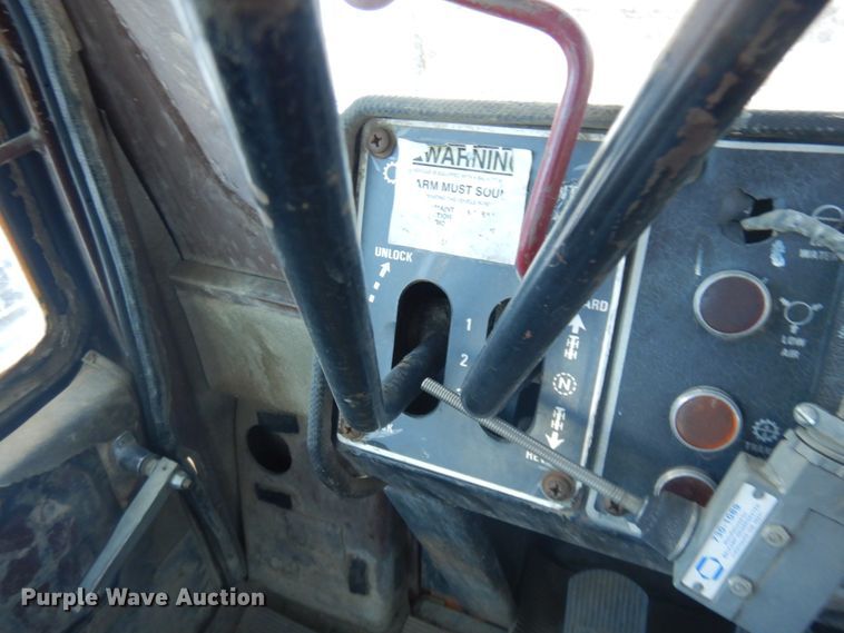 image for item DM5342 1981 International 560B  wheel loader