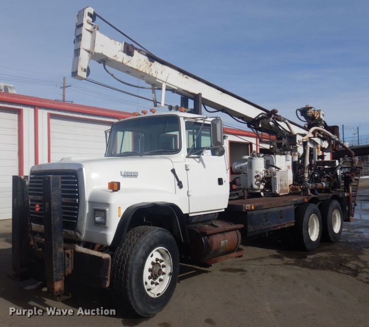 image for item DM5363 1994 Ford L8000  drilling rig truck