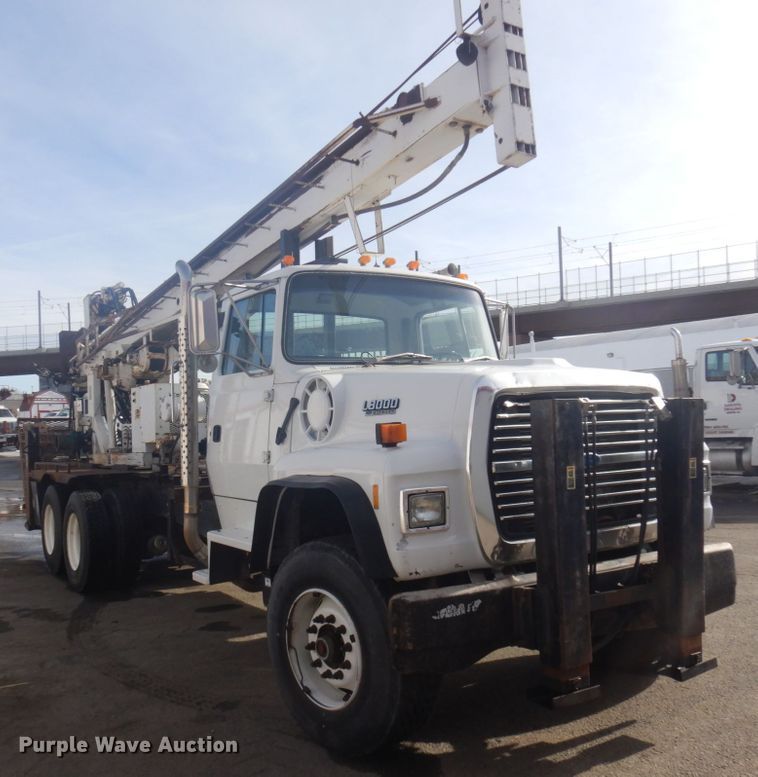 image for item DM5363 1994 Ford L8000  drilling rig truck