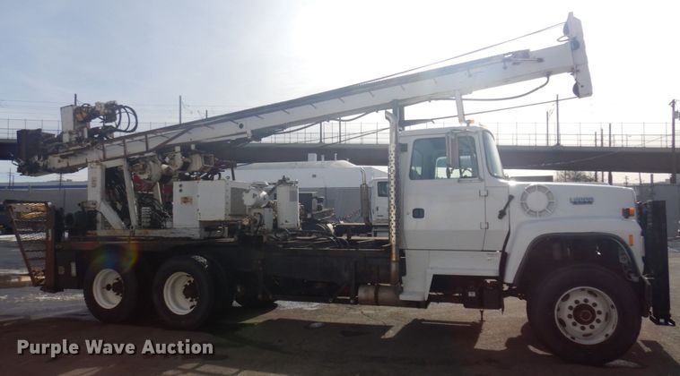 image for item DM5363 1994 Ford L8000  drilling rig truck
