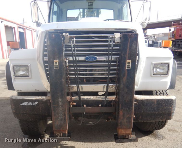 image for item DM5363 1994 Ford L8000  drilling rig truck