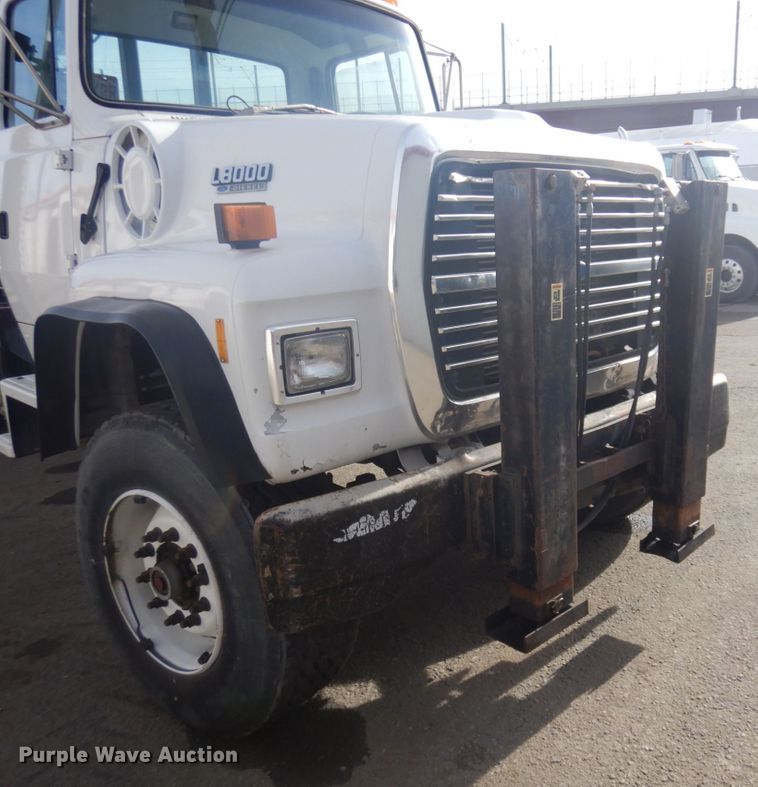 image for item DM5363 1994 Ford L8000  drilling rig truck