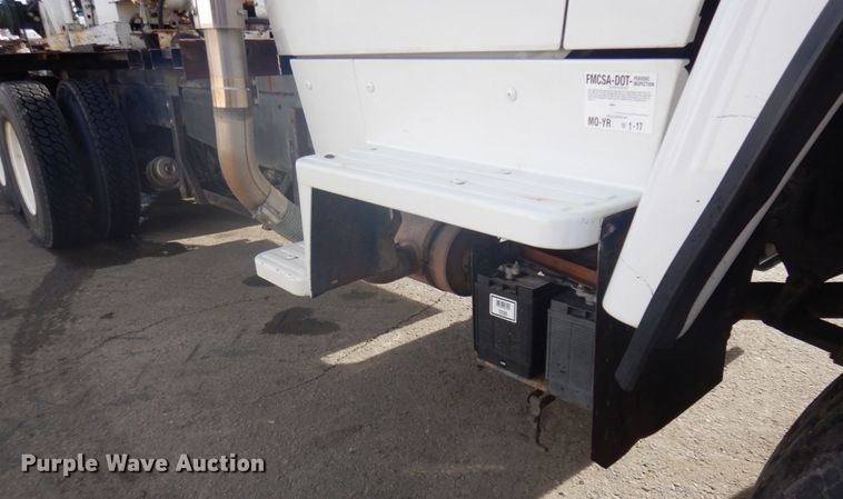 image for item DM5363 1994 Ford L8000  drilling rig truck