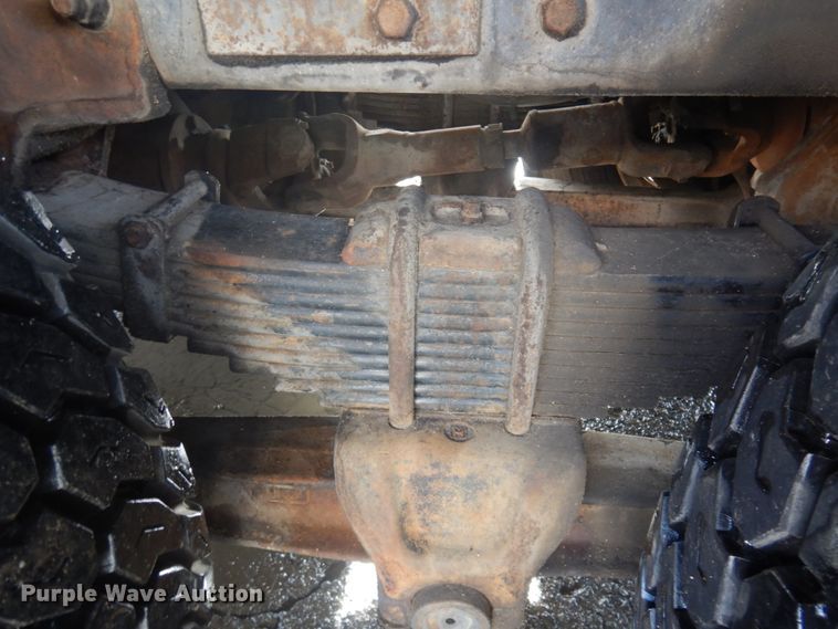 image for item DM5363 1994 Ford L8000  drilling rig truck