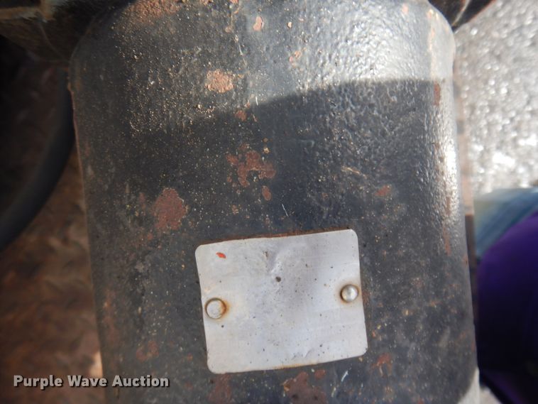 image for item DM5363 1994 Ford L8000  drilling rig truck