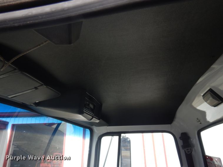 image for item DM5363 1994 Ford L8000  drilling rig truck