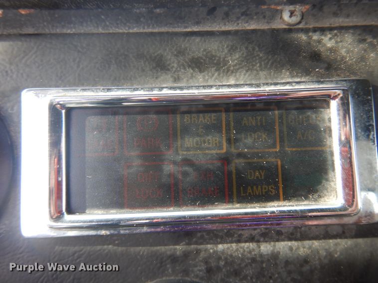 image for item DM5363 1994 Ford L8000  drilling rig truck