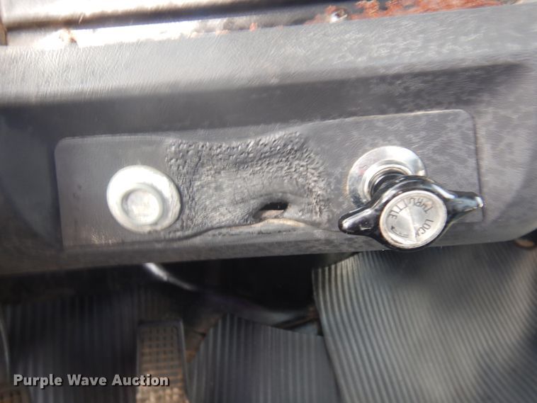 image for item DM5363 1994 Ford L8000  drilling rig truck