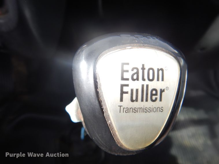 image for item DM5363 1994 Ford L8000  drilling rig truck