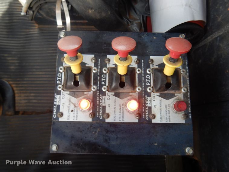 image for item DM5363 1994 Ford L8000  drilling rig truck