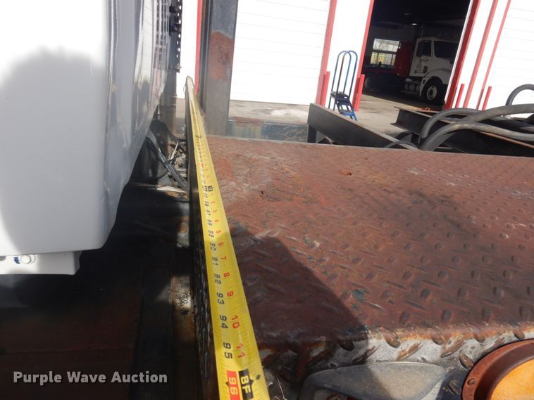 image for item DM5363 1994 Ford L8000  drilling rig truck