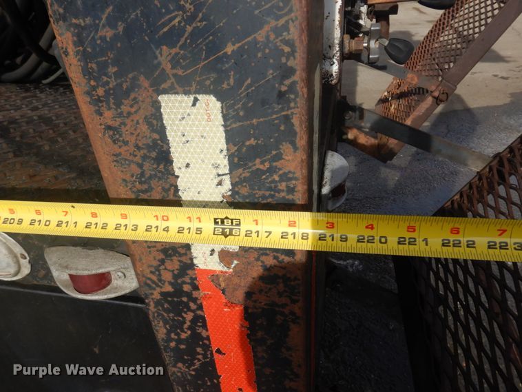 image for item DM5363 1994 Ford L8000  drilling rig truck