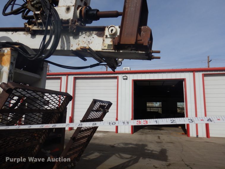 image for item DM5363 1994 Ford L8000  drilling rig truck