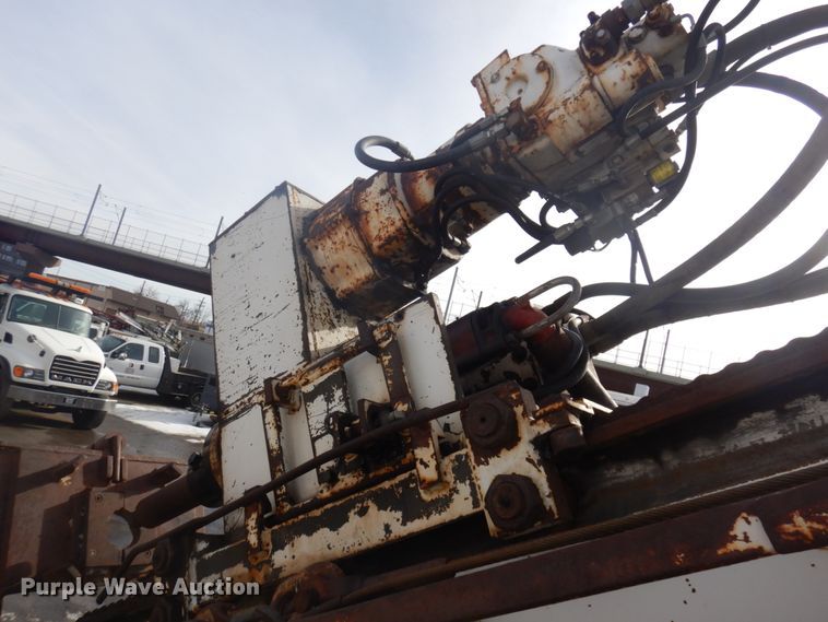 image for item DM5363 1994 Ford L8000  drilling rig truck