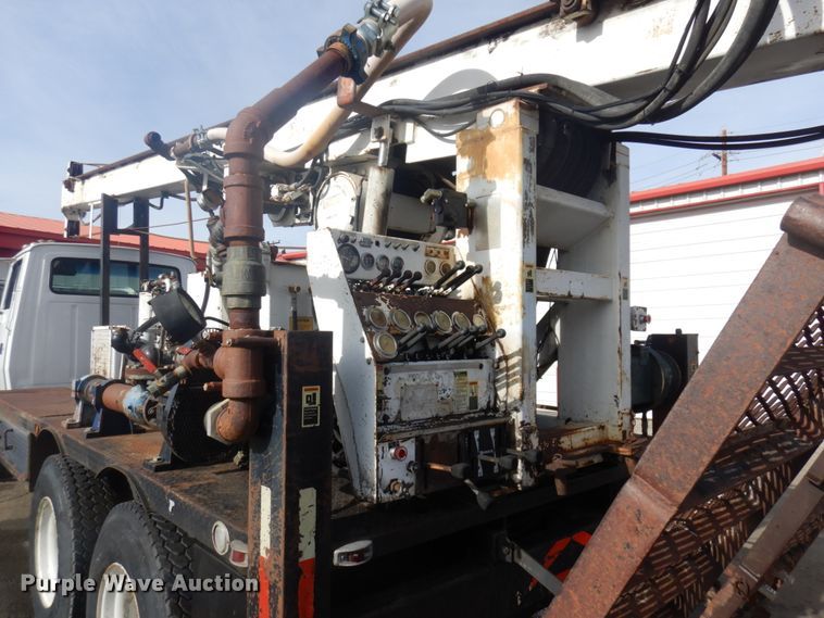 image for item DM5363 1994 Ford L8000  drilling rig truck
