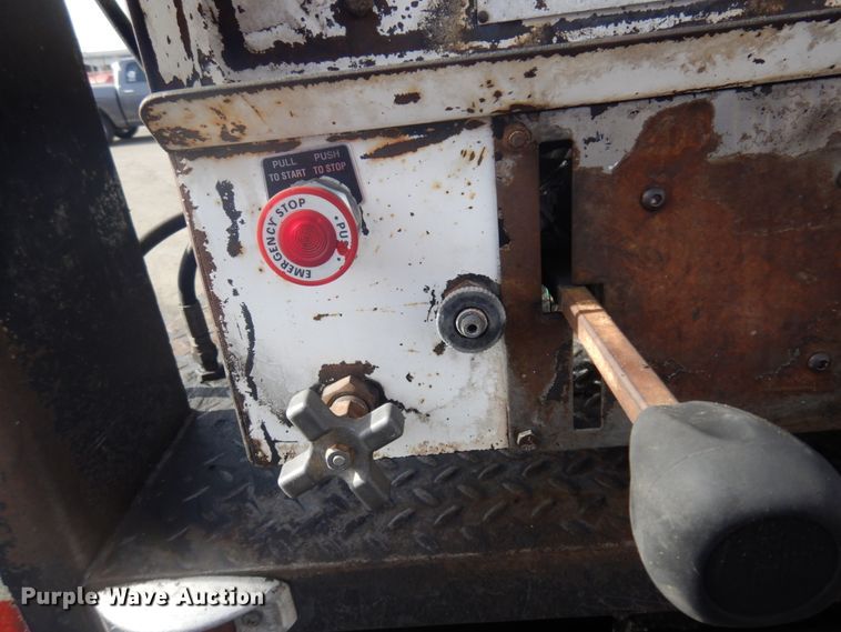 image for item DM5363 1994 Ford L8000  drilling rig truck